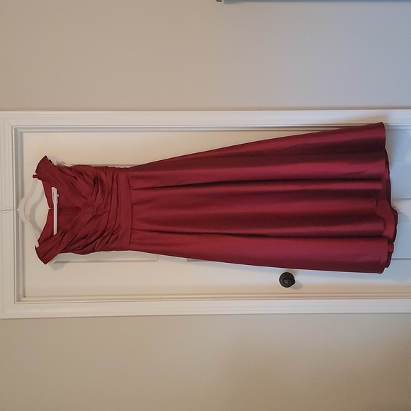 Da Vinci red bridesmaid dress - Picture 3 of 12